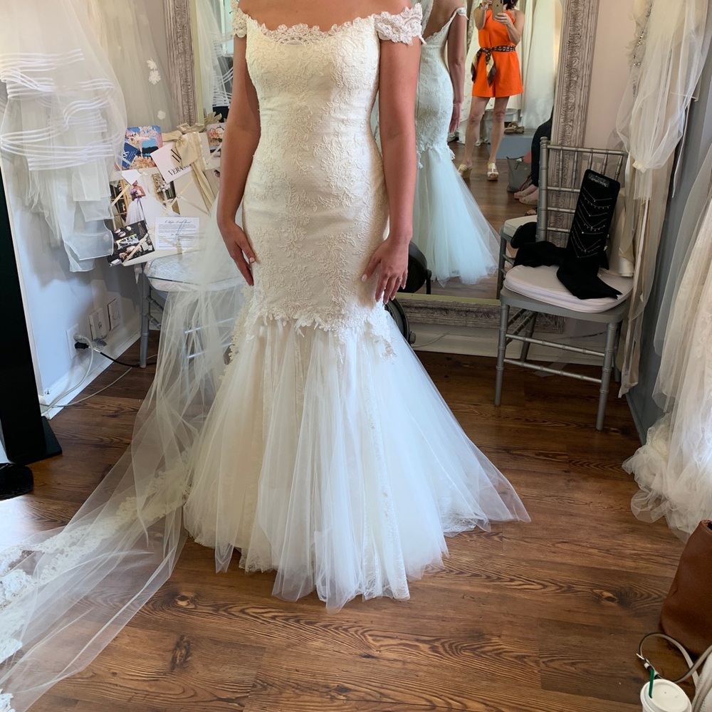 Legends Romona Keveza size 10 fits like a size 6